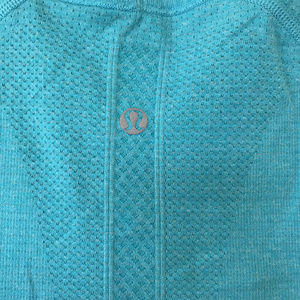 Swiftly Tech  LuluLemon T-shirt, SZ 4